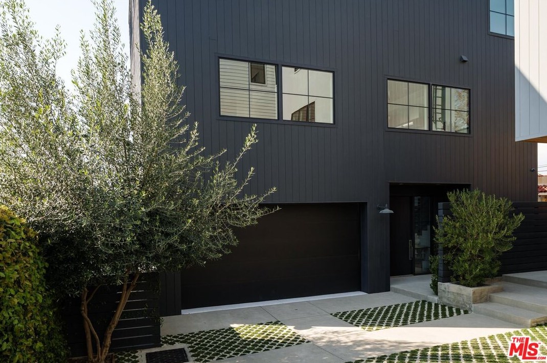 1349 Lucile Ave, Los Angeles CA  90029-1520 exterior