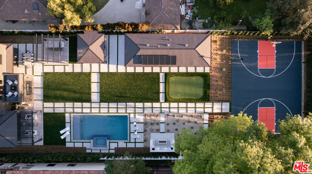 5084 Valjean Ave, Van Nuys CA  91436-1312 exterior