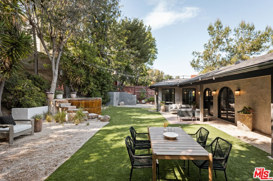 4761 Don Zarembo Dr, Los Angeles CA  90008-4124 exterior