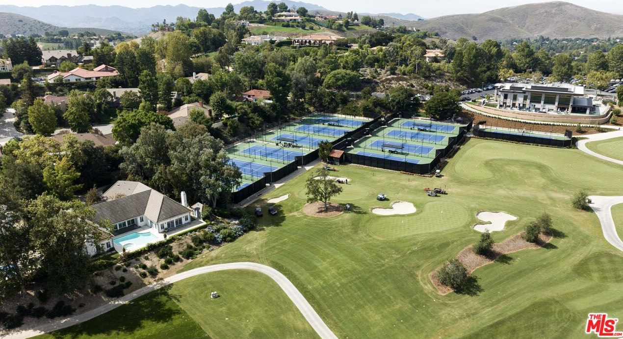 1449 Doral Cir, Thousand Oaks CA 91362-4373 exterior