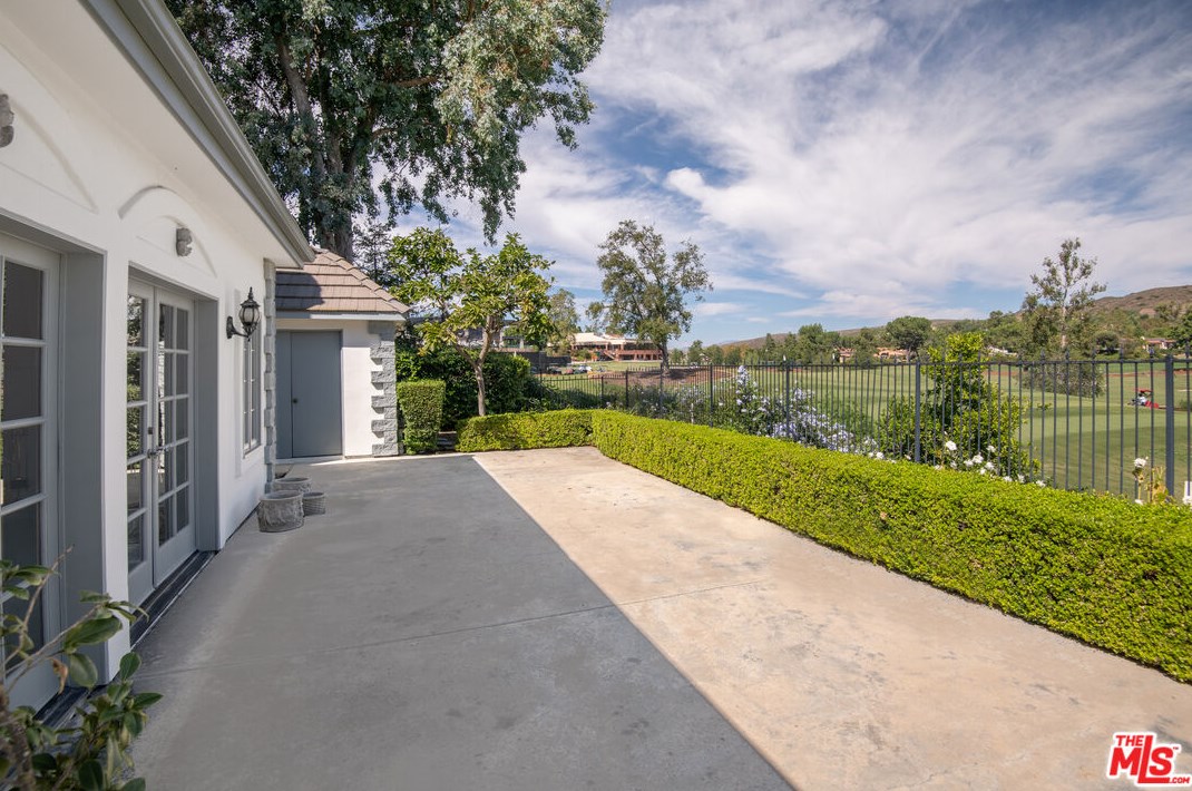 1449 Doral Cir, Thousand Oaks CA 91362-4373 exterior