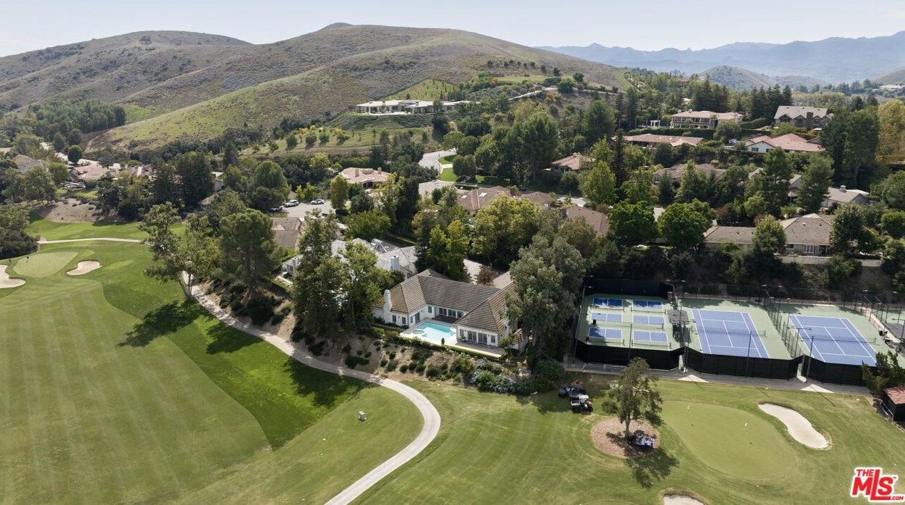 1449 Doral Cir, Thousand Oaks CA 91362-4373 exterior