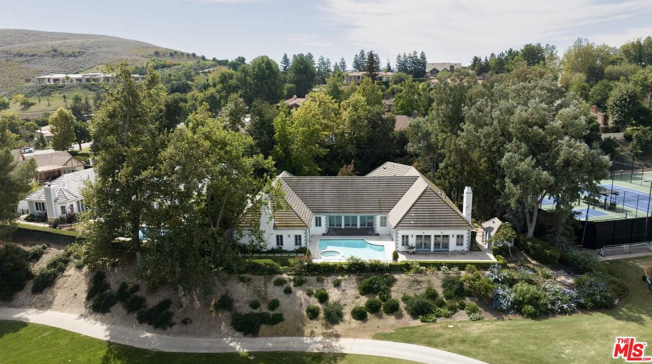 1449 Doral Cir, Thousand Oaks CA 91362-4373 exterior