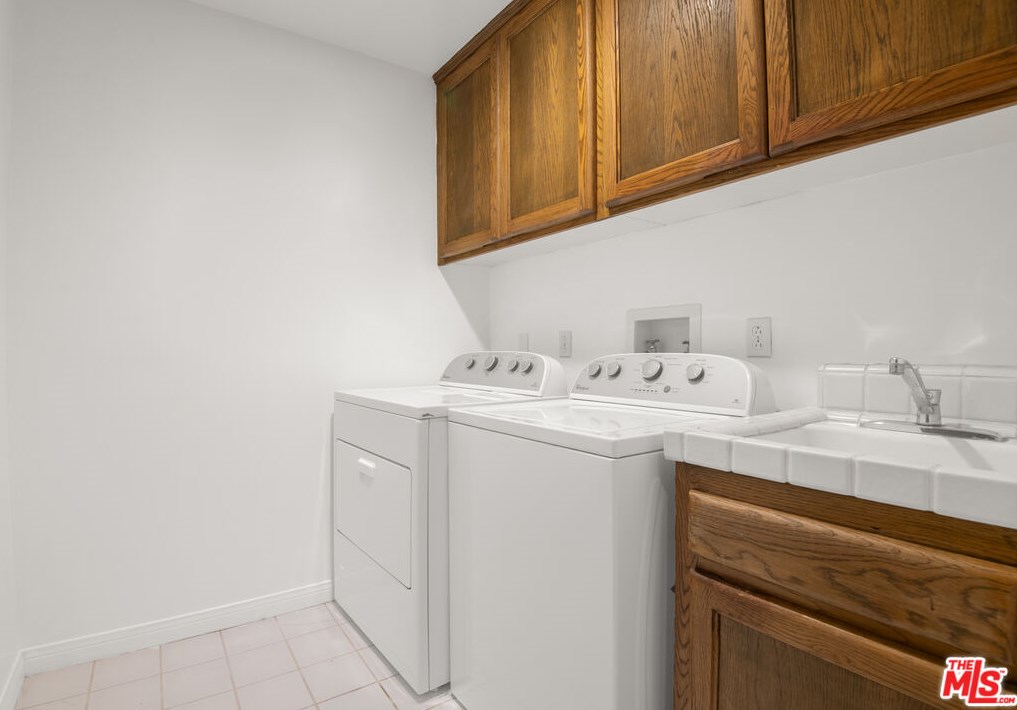 1449 Doral Cir, Thousand Oaks CA 91362-4373 exterior