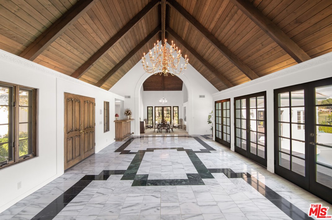 1449 Doral Cir, Thousand Oaks CA 91362-4373 exterior