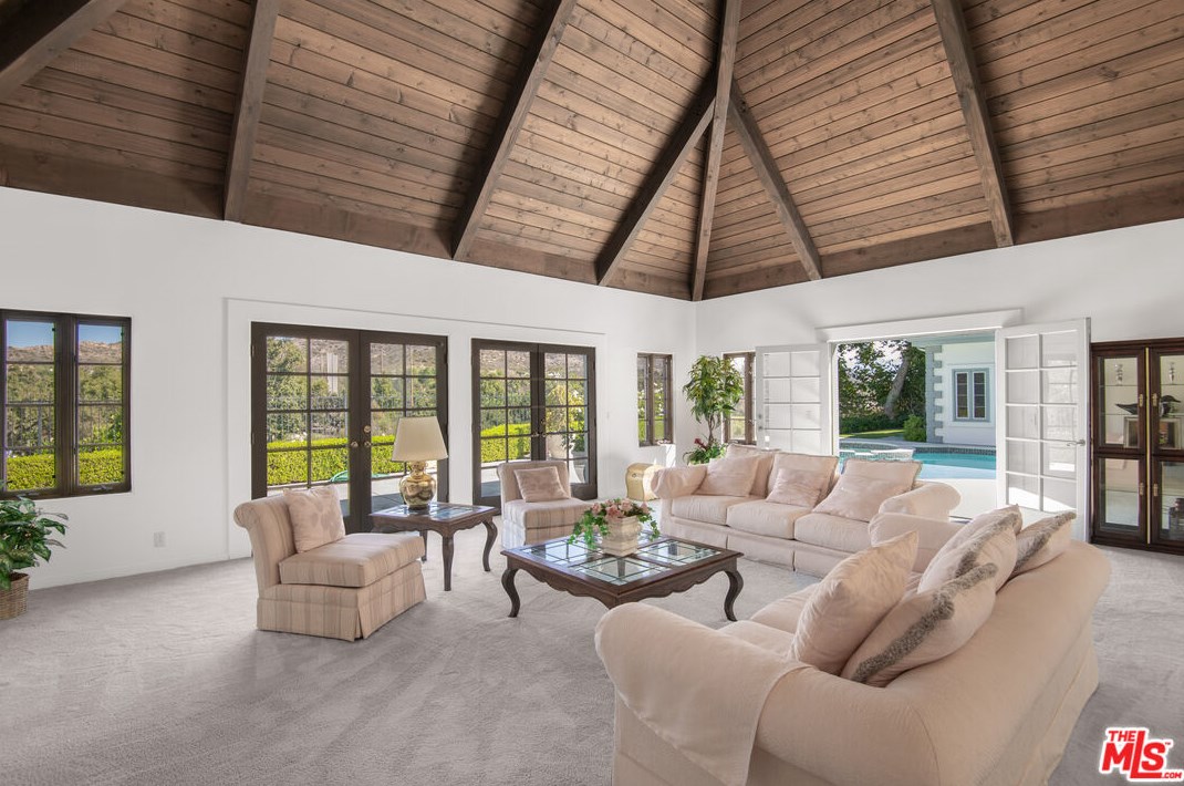 1449 Doral Cir, Thousand Oaks CA 91362-4373 exterior