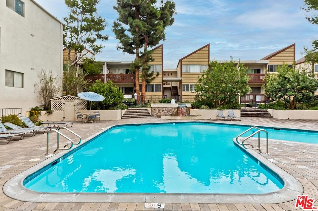 5900 Canterbury Dr, Los Angeles CA  90230-6758 exterior