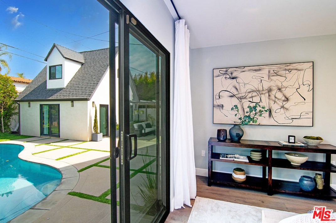 6377 Lindenhurst Ave, Los Angeles CA  90048-4729 exterior