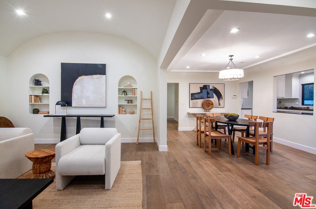 6377 Lindenhurst Ave, Los Angeles CA  90048-4729 exterior