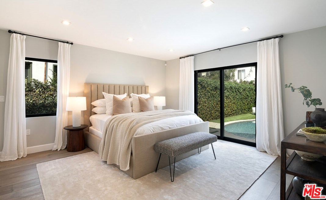 6377 Lindenhurst Ave, Los Angeles CA  90048-4729 exterior