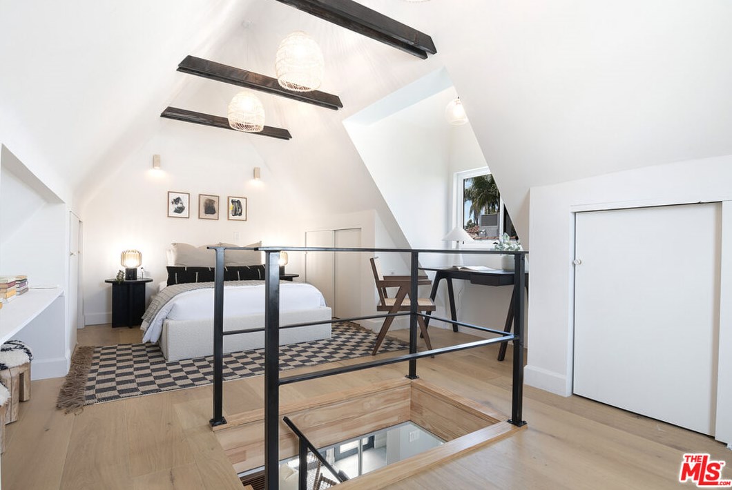 6377 Lindenhurst Ave, Los Angeles CA  90048-4729 exterior