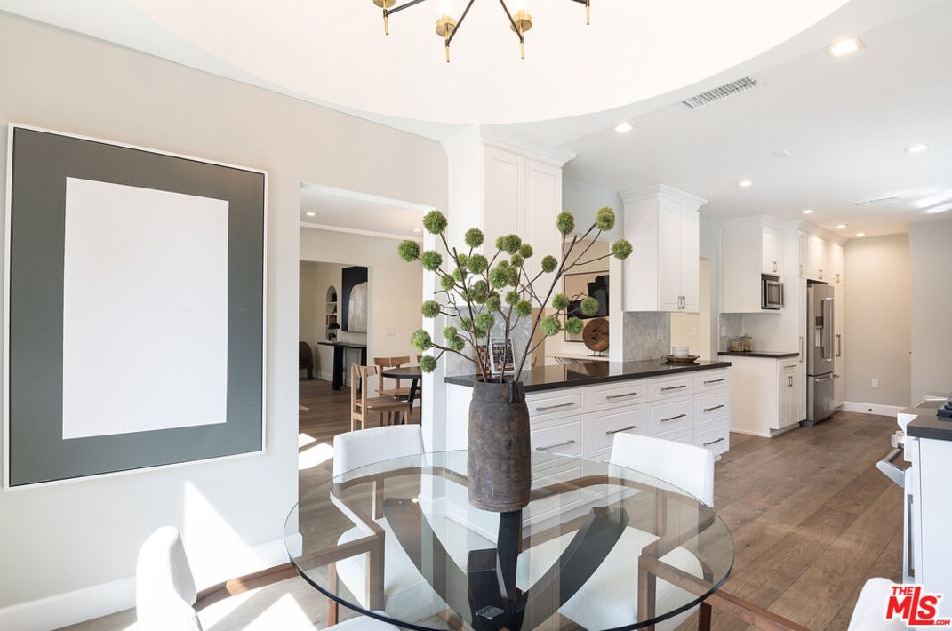 6377 Lindenhurst Ave, Los Angeles CA  90048-4729 exterior