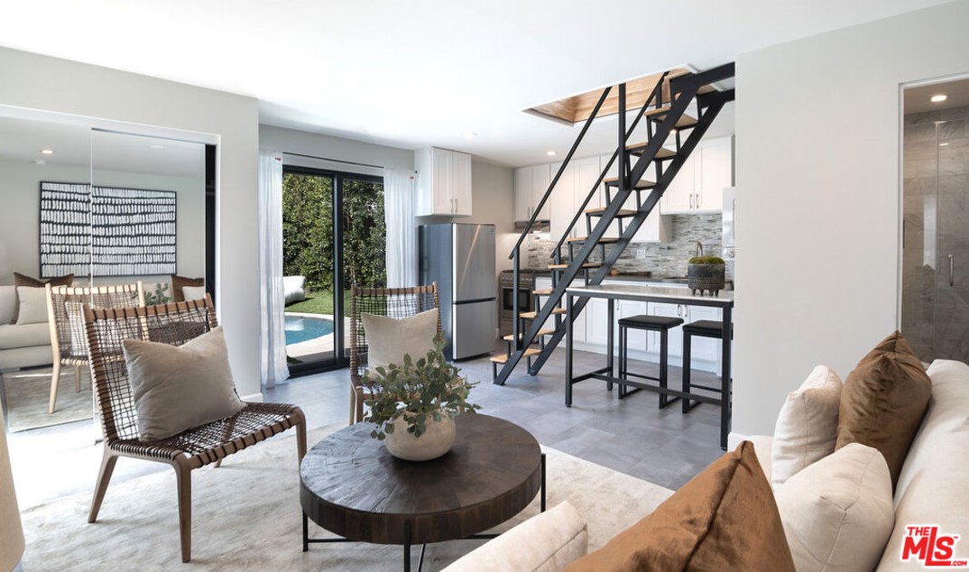 6377 Lindenhurst Ave, Los Angeles CA  90048-4729 exterior