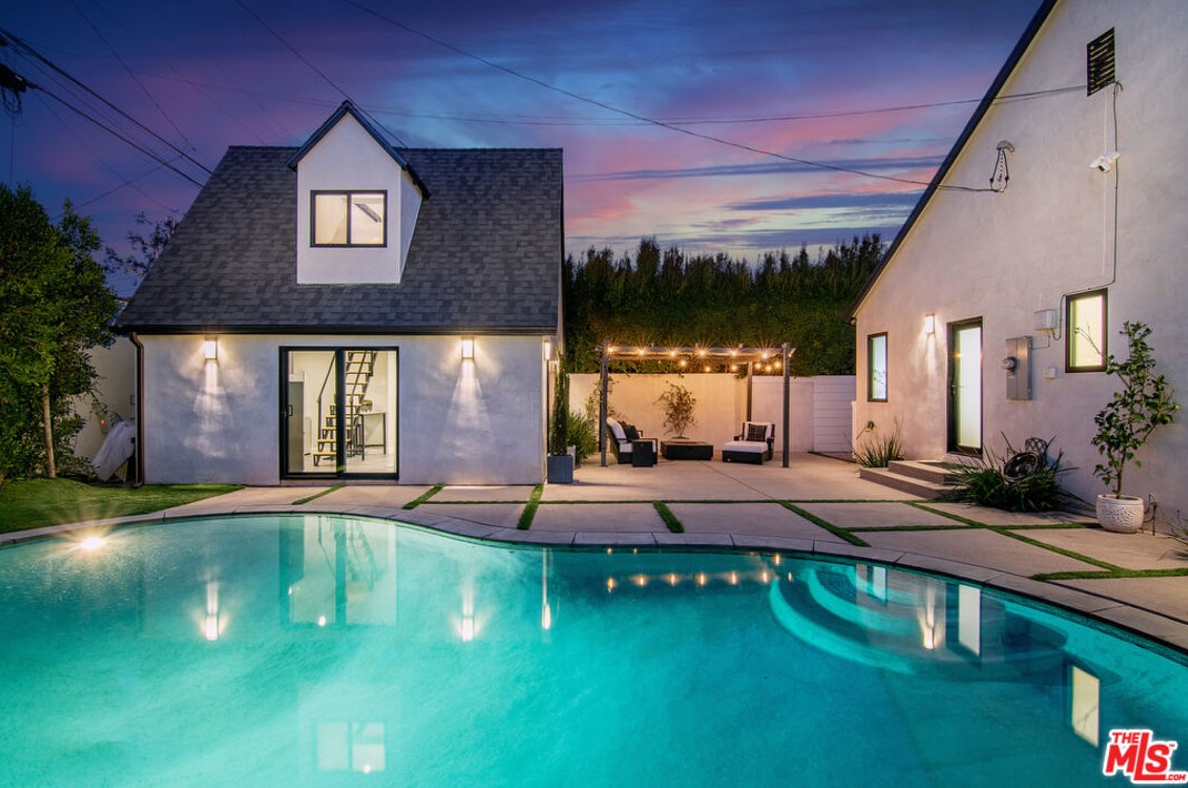 6377 Lindenhurst Ave, Los Angeles CA  90048-4729 exterior