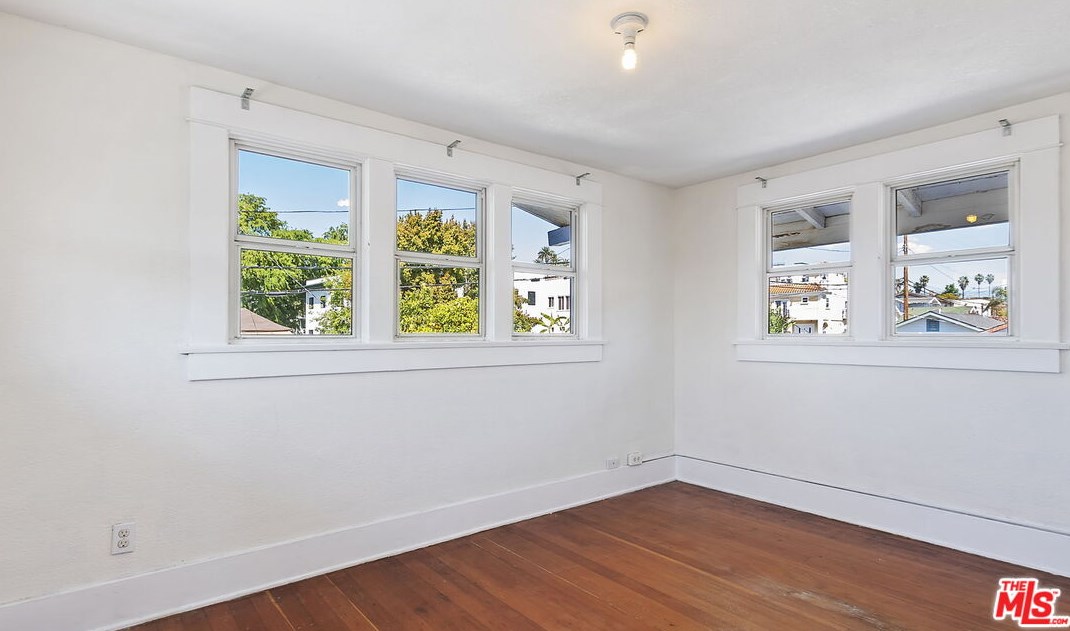 123 Dillon St, Los Angeles CA  90026-4617 exterior