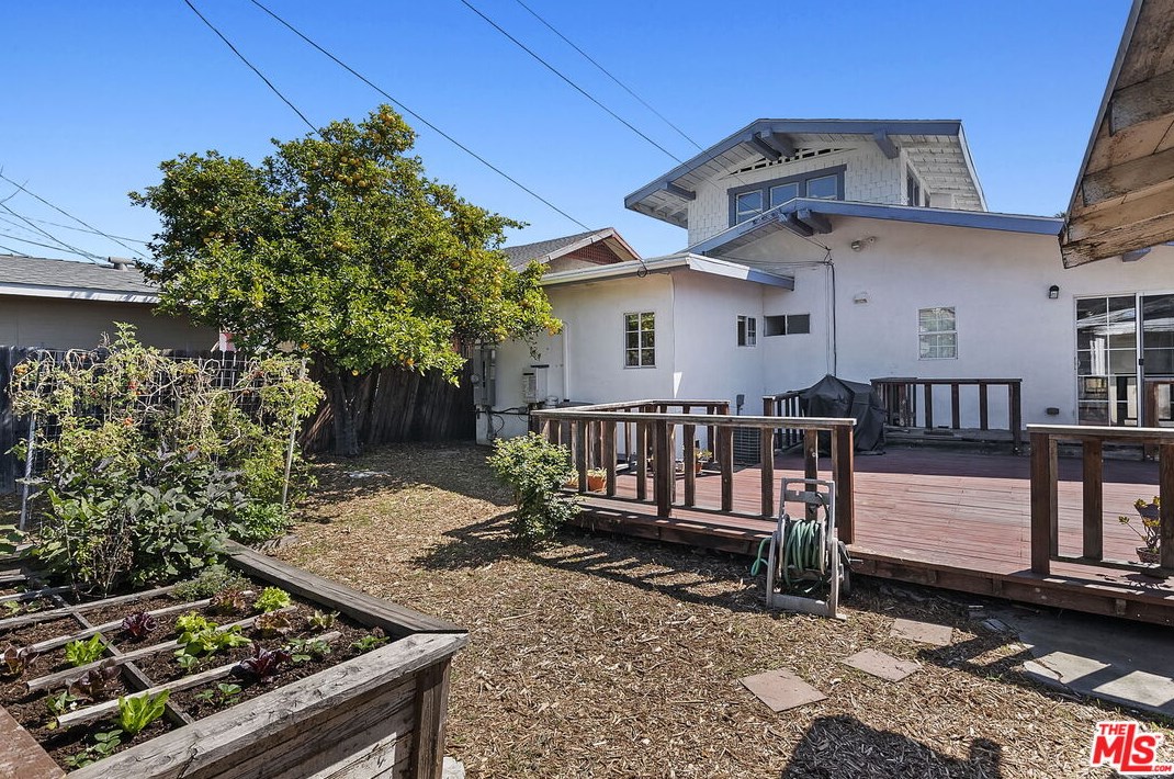 123 Dillon St, Los Angeles CA  90026-4617 exterior