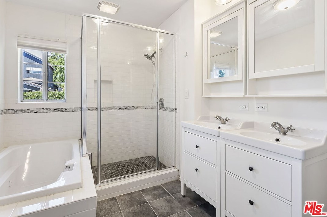 123 Dillon St, Los Angeles CA  90026-4617 exterior