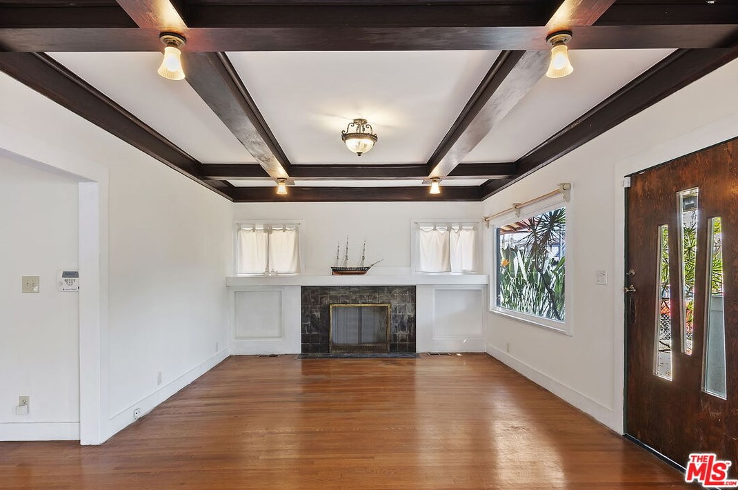 123 Dillon St, Los Angeles CA  90026-4617 exterior