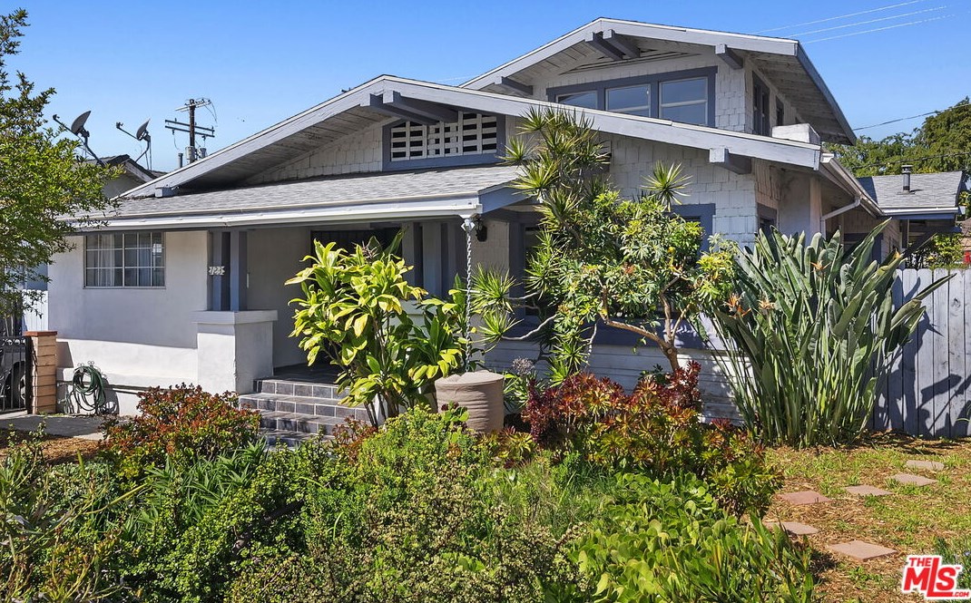 123 Dillon St, Los Angeles CA  90026-4617 exterior