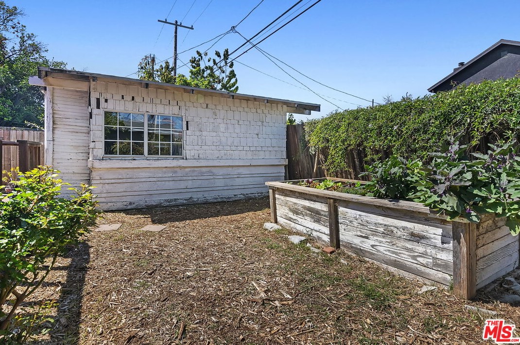 123 Dillon St, Los Angeles CA  90026-4617 exterior