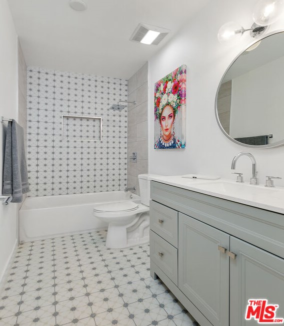 6736 Woodley Ave, Van Nuys CA  91406-5963 exterior