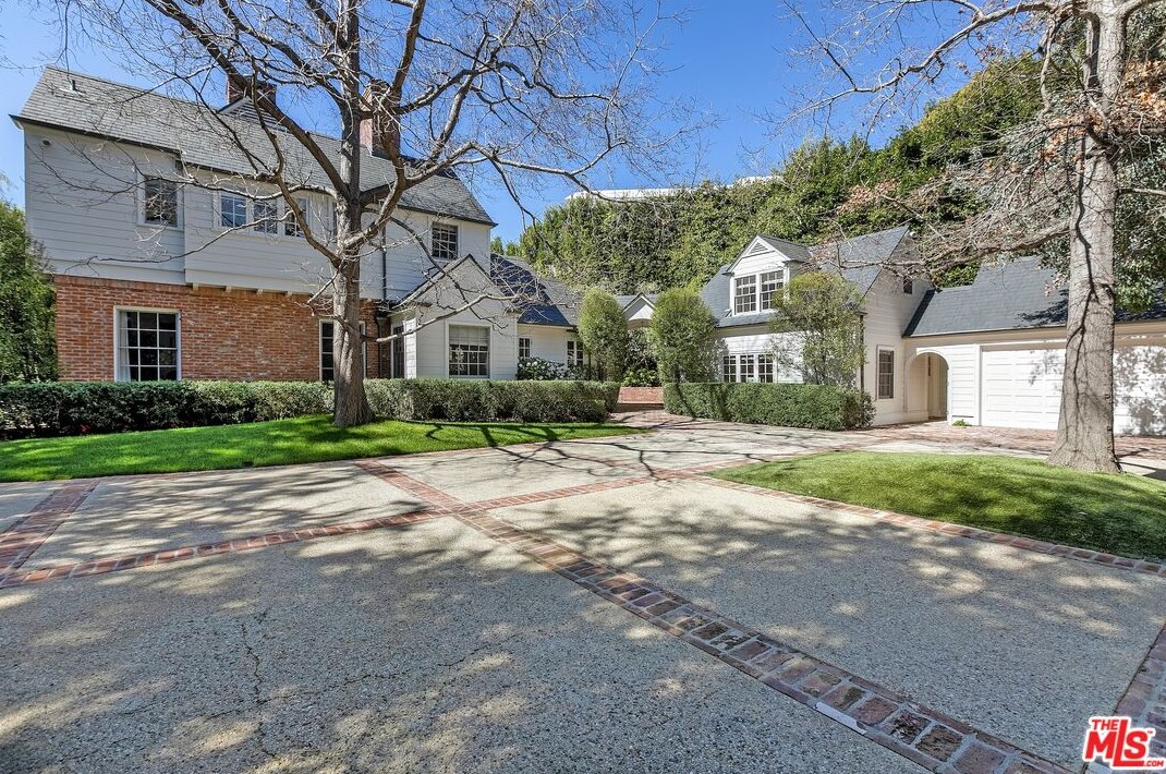 655 Macculloch Dr, Los Angeles CA  90049-2024 exterior