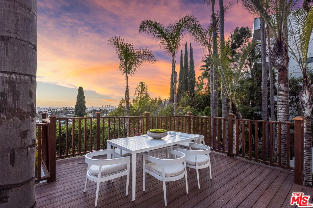6380 Quebec Dr, Los Angeles CA  90068-2832 exterior