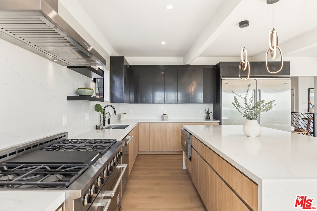 6380 Quebec Dr, Los Angeles CA  90068-2832 exterior