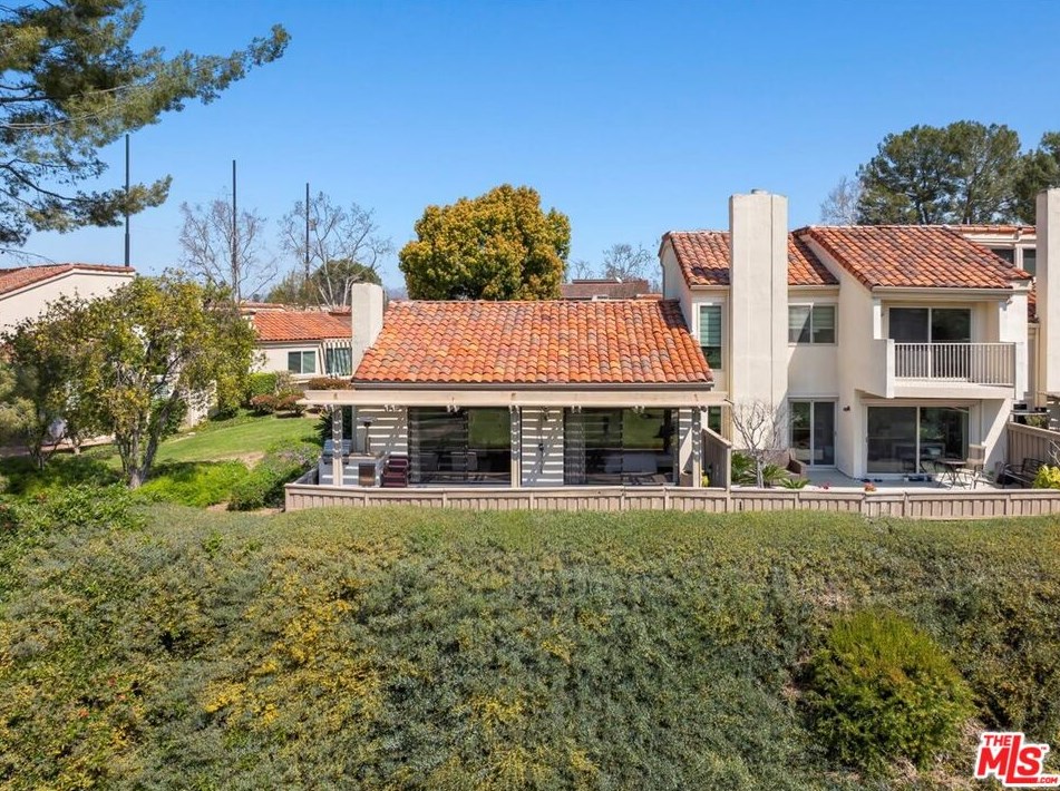 440 Pinehurst Ct, Fullerton CA  92835-2734 exterior