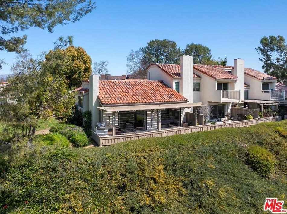 440 Pinehurst Ct, Fullerton CA  92835-2734 exterior