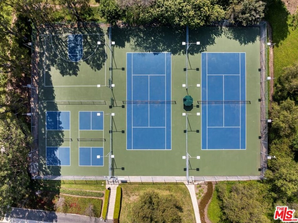 440 Pinehurst Ct, Fullerton CA  92835-2734 exterior