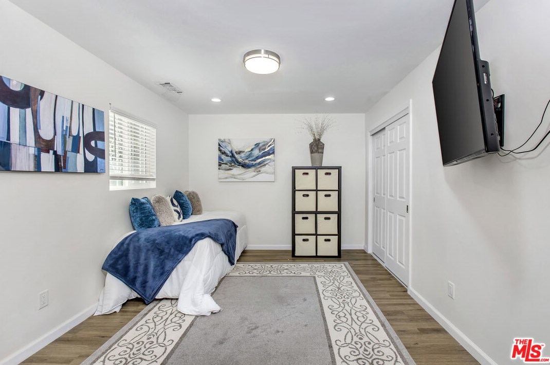 5127 Parkglen Ave, Los Angeles CA  90043-1033 exterior