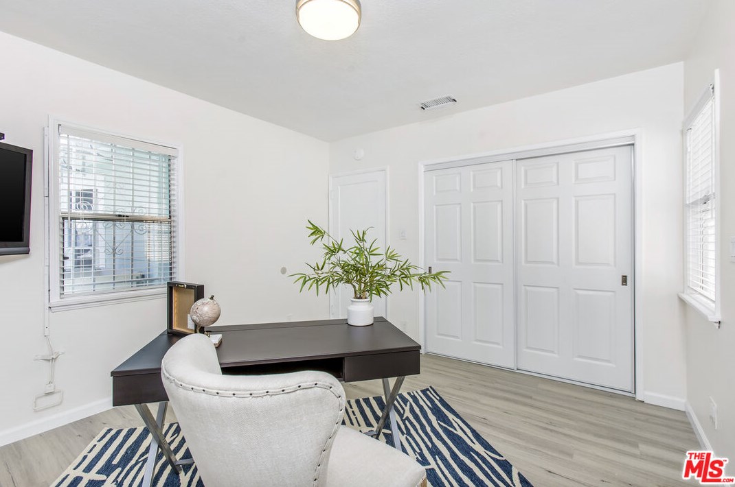 5127 Parkglen Ave, Los Angeles CA  90043-1033 exterior