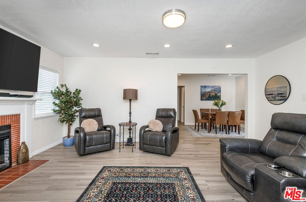 5127 Parkglen Ave, Los Angeles CA  90043-1033 exterior