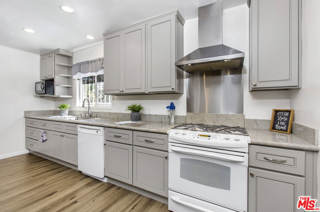 5127 Parkglen Ave, Los Angeles CA  90043-1033 exterior