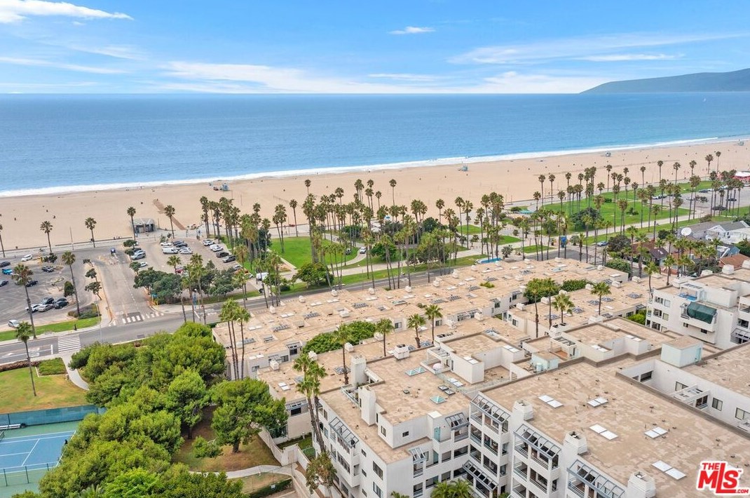 140 Ocean Park Blvd, Santa Monica CA  90405-3569 exterior