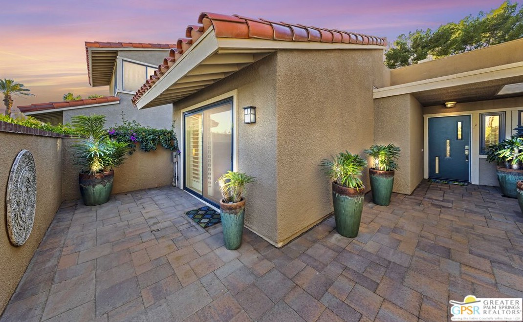 68 Tennis Club Dr, Rancho Mirage CA  92270-2572 exterior