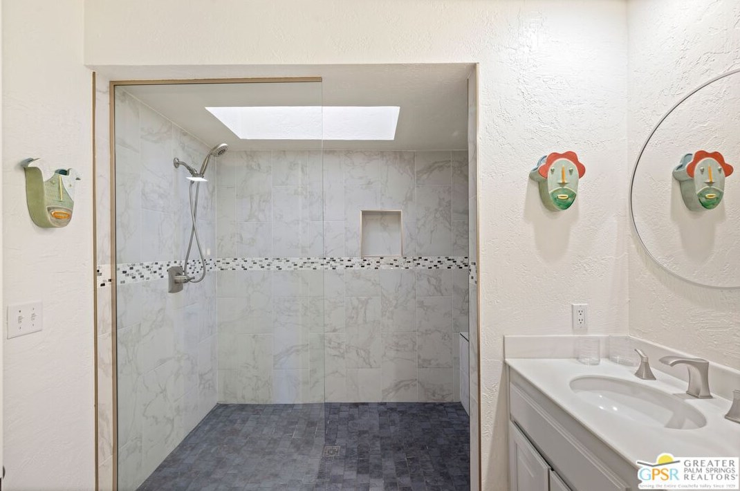 68 Tennis Club Dr, Rancho Mirage CA  92270-2572 exterior