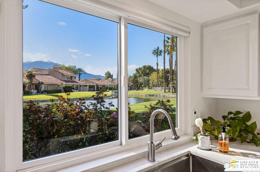 68 Tennis Club Dr, Rancho Mirage CA  92270-2572 exterior