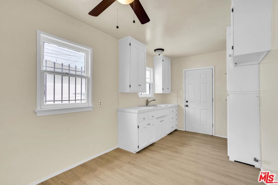 8214 Mckinley Ave, Los Angeles CA  90001-3232 exterior
