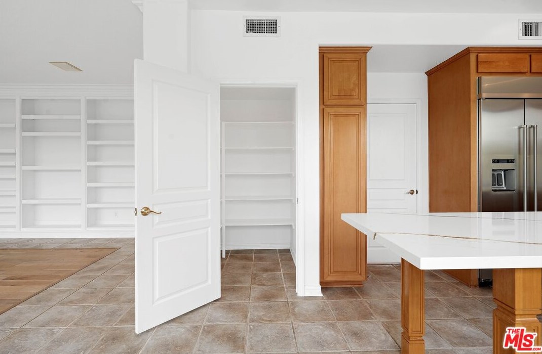 1575 Applefield St, Thousand Oaks CA  91320-5996 exterior