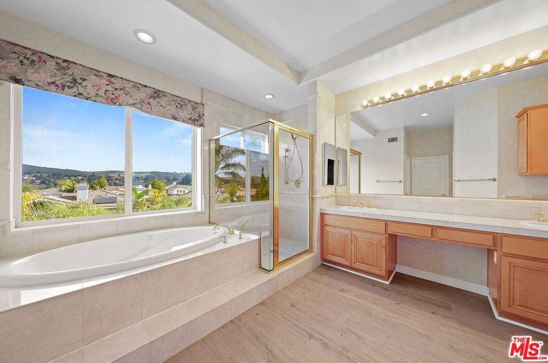 1575 Applefield St, Thousand Oaks CA  91320-5996 exterior