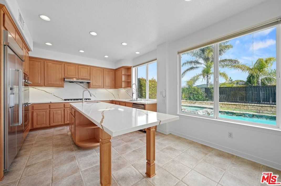 1575 Applefield St, Thousand Oaks CA  91320-5996 exterior