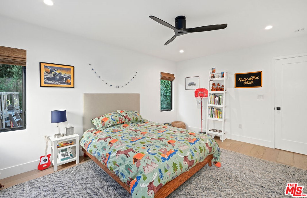 951 Carmelina Ave, Los Angeles CA  90049-5807 exterior