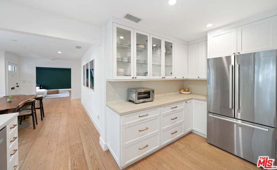 951 Carmelina Ave, Los Angeles CA  90049-5807 exterior