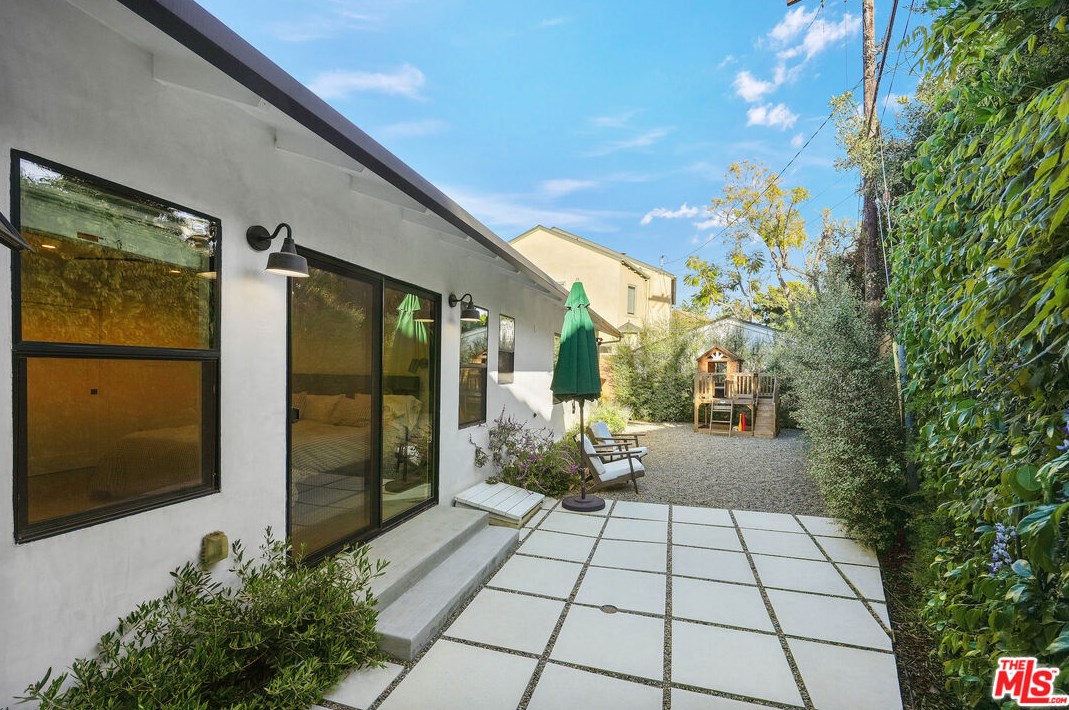 951 Carmelina Ave, Los Angeles CA  90049-5807 exterior