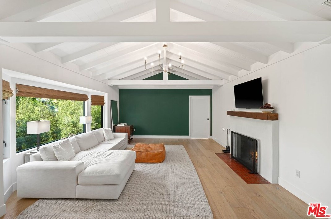 951 Carmelina Ave, Los Angeles CA  90049-5807 exterior