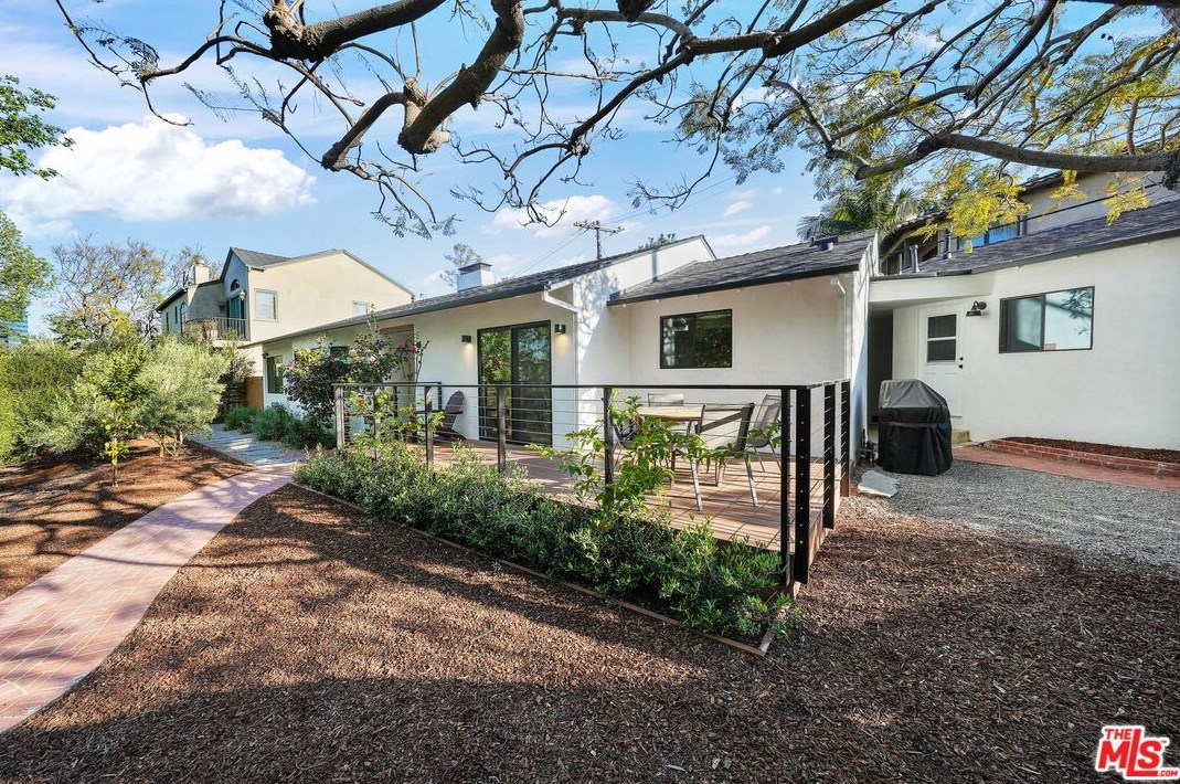 951 Carmelina Ave, Los Angeles CA  90049-5807 exterior