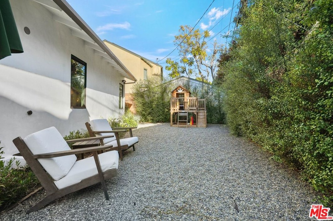 951 Carmelina Ave, Los Angeles CA  90049-5807 exterior
