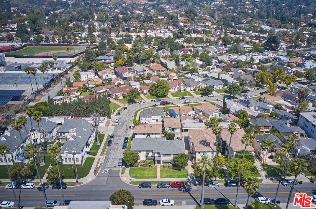 559 Glenwood Rd, Glendale CA  91201-1543 exterior